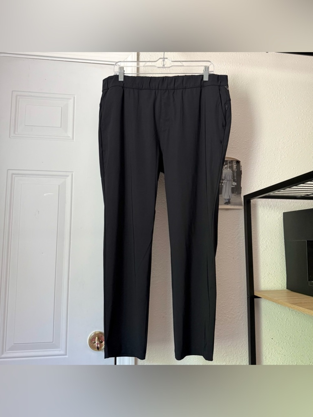 NWOT VUORI black men’s pull on elastic waist athletic slim leg pants